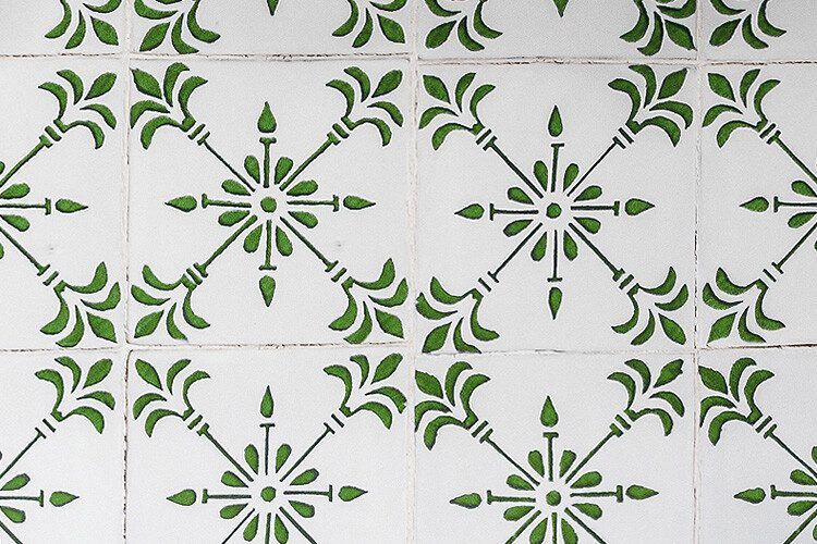 Detalle del diseño de azulejos impresos, modelo Loures, color verde